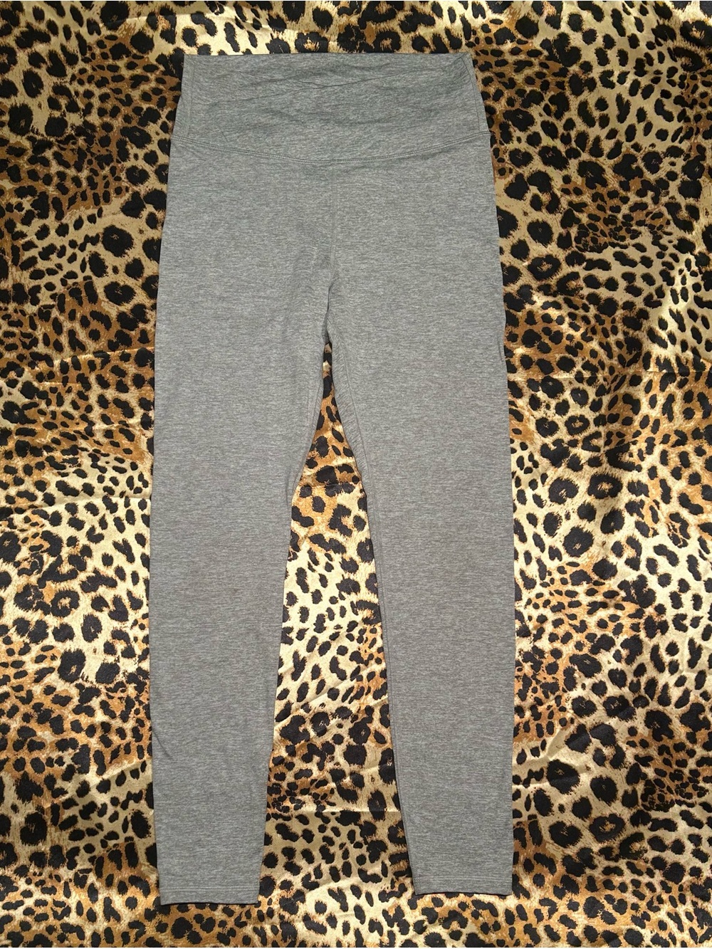 Old Navy Women's Extra High-Waisted Cloudcomfy 7/8 Leggings
